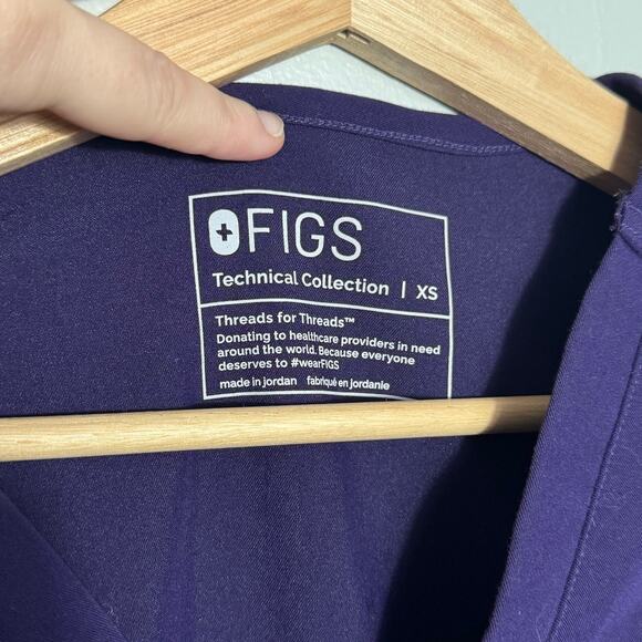 Women's XS Figs Catarina One Pocket Scrub Top Digital Grape Short Sleeve Purple - Picture 2 of 5